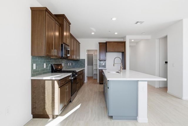 3187 Splendor Dr, Lincoln, CA 95648