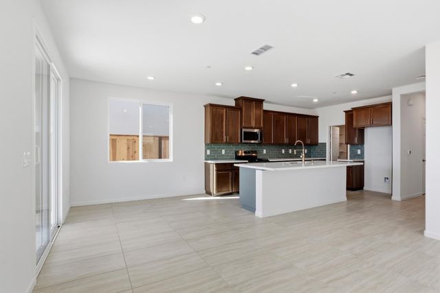 3187 Splendor Dr, Lincoln, CA 95648