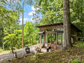 553 Paradise Mountain Road, Canton, NC 28716