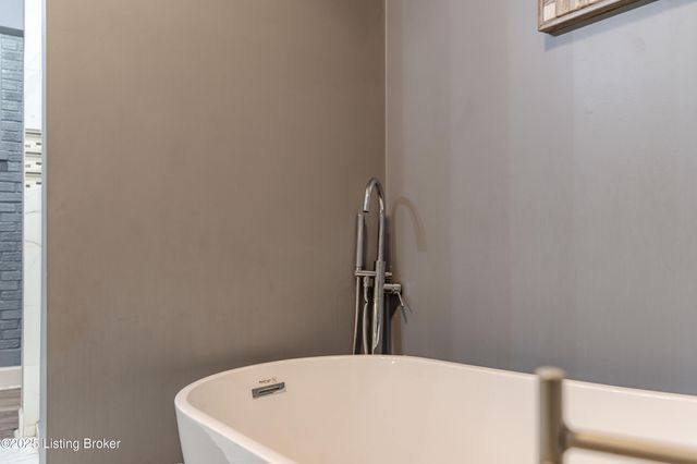 6304 Nigel Dr, Louisville, KY 40216