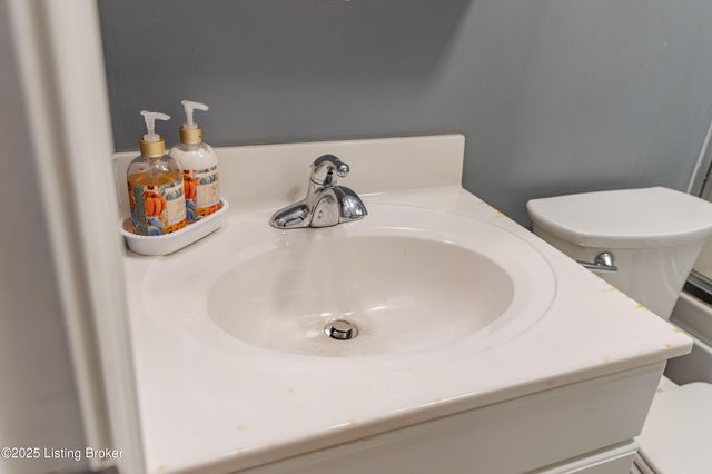 6304 Nigel Dr, Louisville, KY 40216