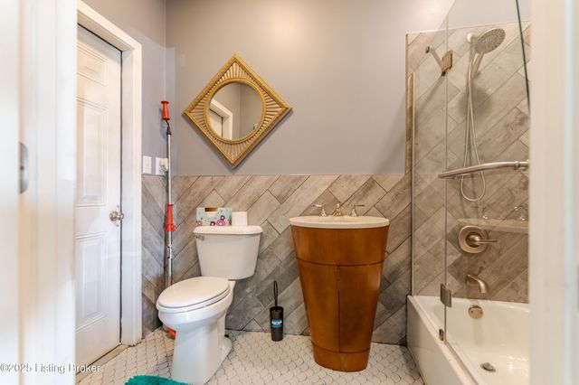 6304 Nigel Dr, Louisville, KY 40216