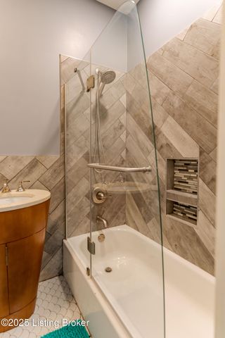 6304 Nigel Dr, Louisville, KY 40216