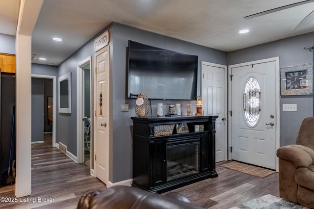 6304 Nigel Dr, Louisville, KY 40216