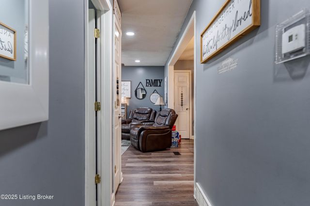 6304 Nigel Dr, Louisville, KY 40216