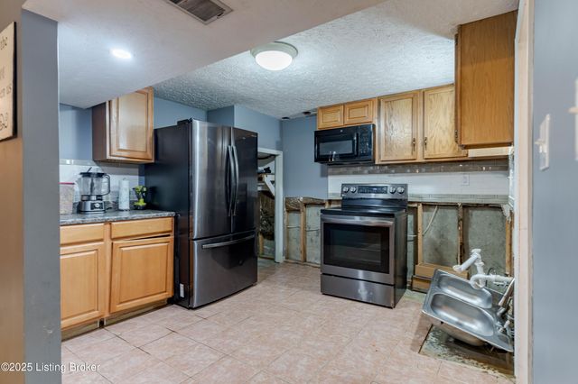 6304 Nigel Dr, Louisville, KY 40216