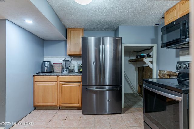 6304 Nigel Dr, Louisville, KY 40216