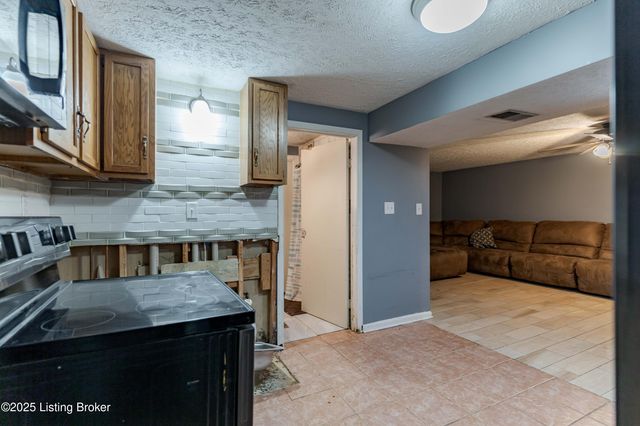 6304 Nigel Dr, Louisville, KY 40216