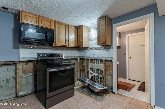 6304 Nigel Dr, Louisville, KY 40216