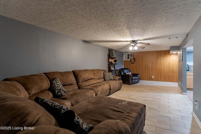 6304 Nigel Dr, Louisville, KY 40216