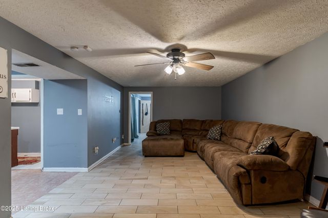 6304 Nigel Dr, Louisville, KY 40216