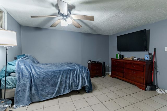 6304 Nigel Dr, Louisville, KY 40216