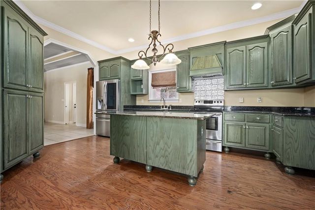 2660 Meadow Lake Road, Semmes, AL 36575
