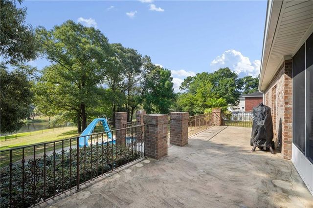 2660 Meadow Lake Road, Semmes, AL 36575