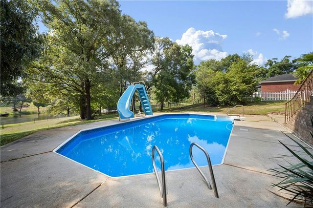 2660 Meadow Lake Road, Semmes, AL 36575