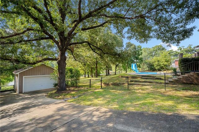2660 Meadow Lake Road, Semmes, AL 36575