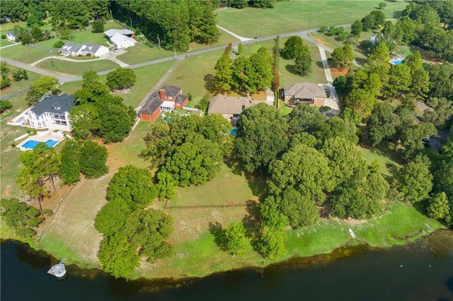 2660 Meadow Lake Road, Semmes, AL 36575