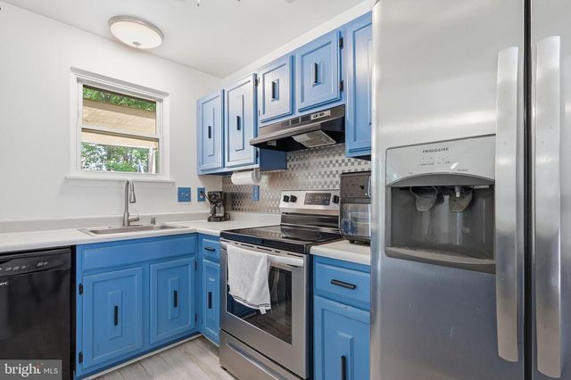 12 BEEFWOOD CT, Essex, MD 21221