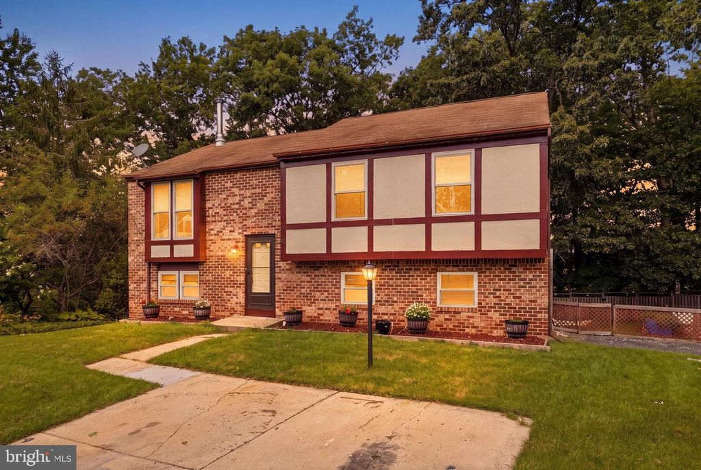 12 BEEFWOOD CT, Essex, MD 21221