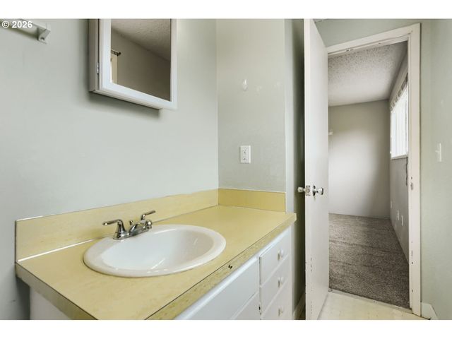 618 DIVISION St, Oregon City, OR 97045