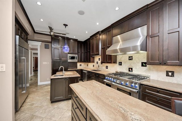 45 Bayou Pointe Drive, Houston, TX 77063