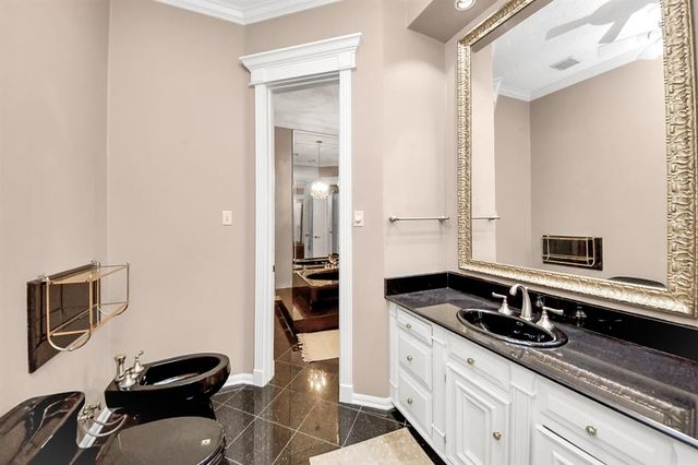 45 Bayou Pointe Drive, Houston, TX 77063