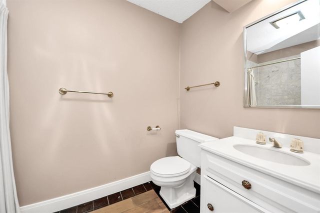 45 Bayou Pointe Drive, Houston, TX 77063