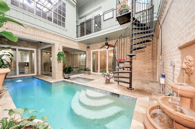 45 Bayou Pointe Drive, Houston, TX 77063