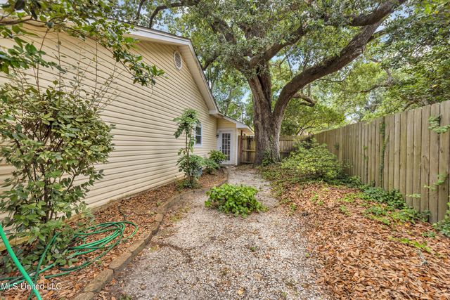 109 Palm Avenue, Pass Christian, MS 39571