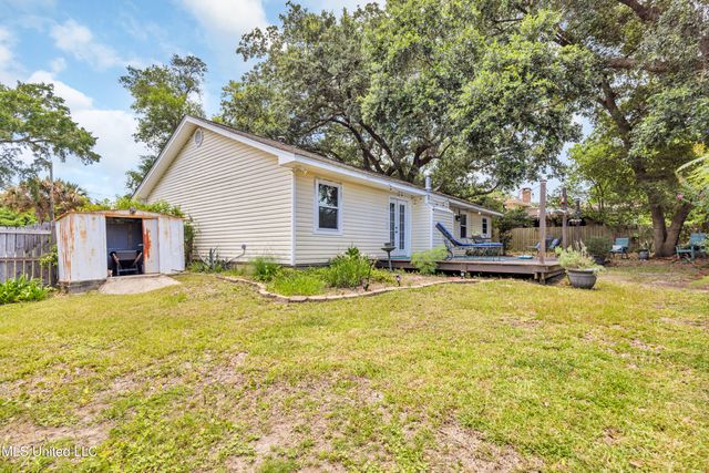 109 Palm Avenue, Pass Christian, MS 39571
