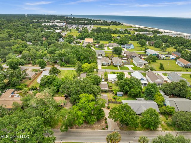 109 Palm Avenue, Pass Christian, MS 39571