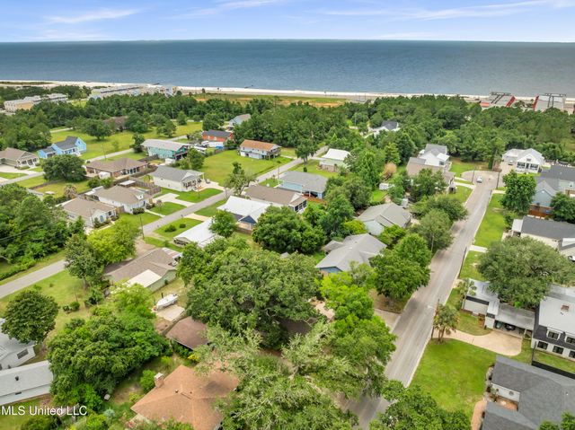 109 Palm Avenue, Pass Christian, MS 39571