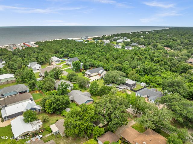 109 Palm Avenue, Pass Christian, MS 39571