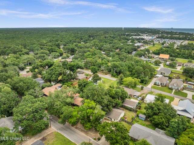 109 Palm Avenue, Pass Christian, MS 39571