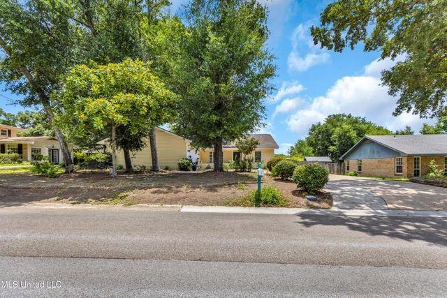 109 Palm Avenue, Pass Christian, MS 39571