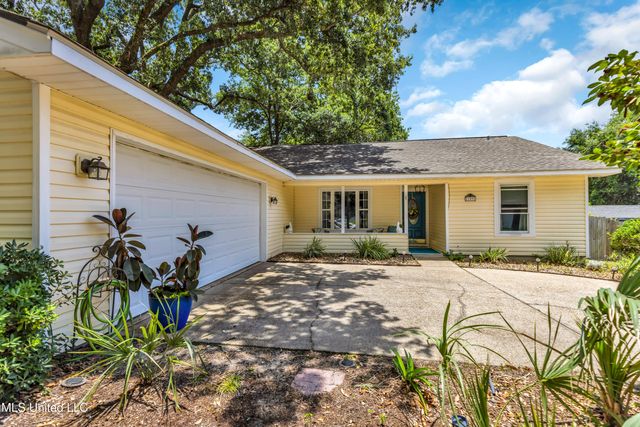 109 Palm Avenue, Pass Christian, MS 39571