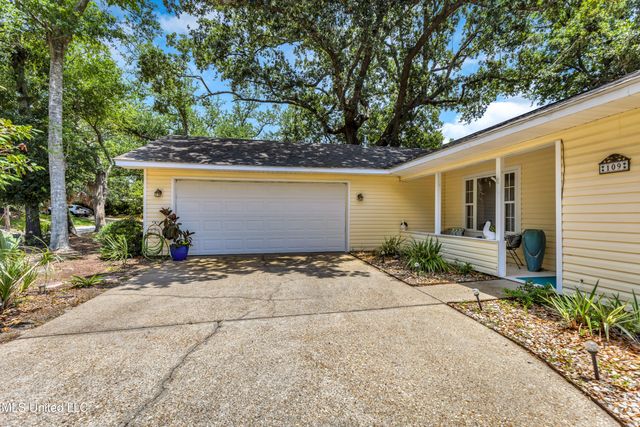 109 Palm Avenue, Pass Christian, MS 39571