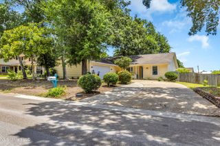 109 Palm Avenue, Pass Christian, MS 39571