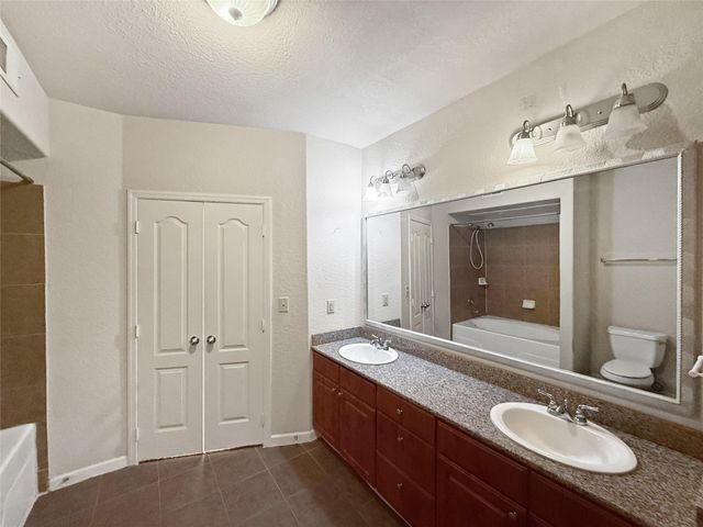 1711 Old Spanish Trail 240, Houston, TX 77054