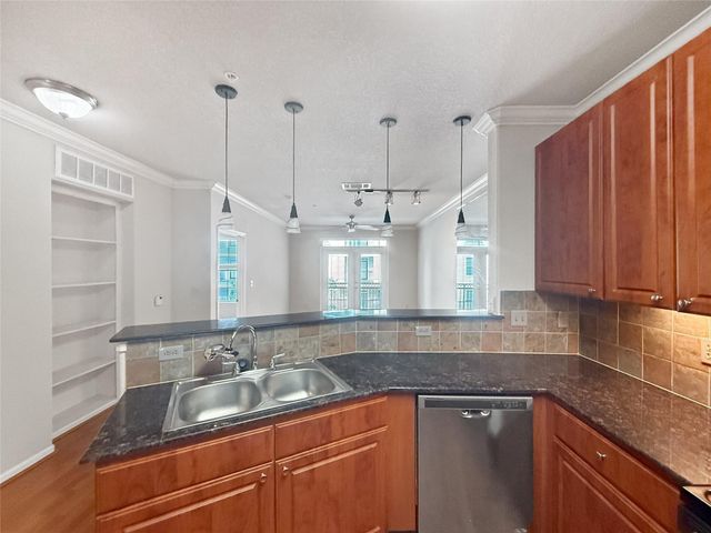 1711 Old Spanish Trail 240, Houston, TX 77054