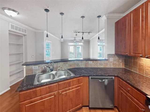 1711 Old Spanish Trail 240, Houston, TX 77054