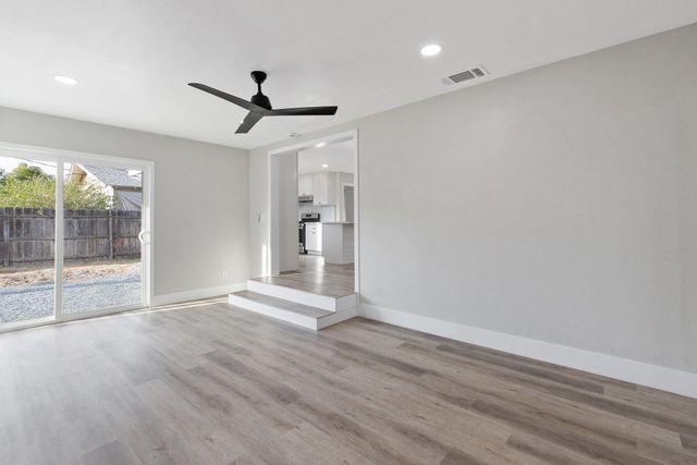 3409 S Hall Street, Visalia, CA 93277