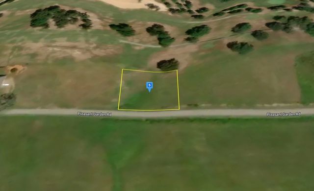 40 Pleasant Garden Rd, Summertown, TN 38483