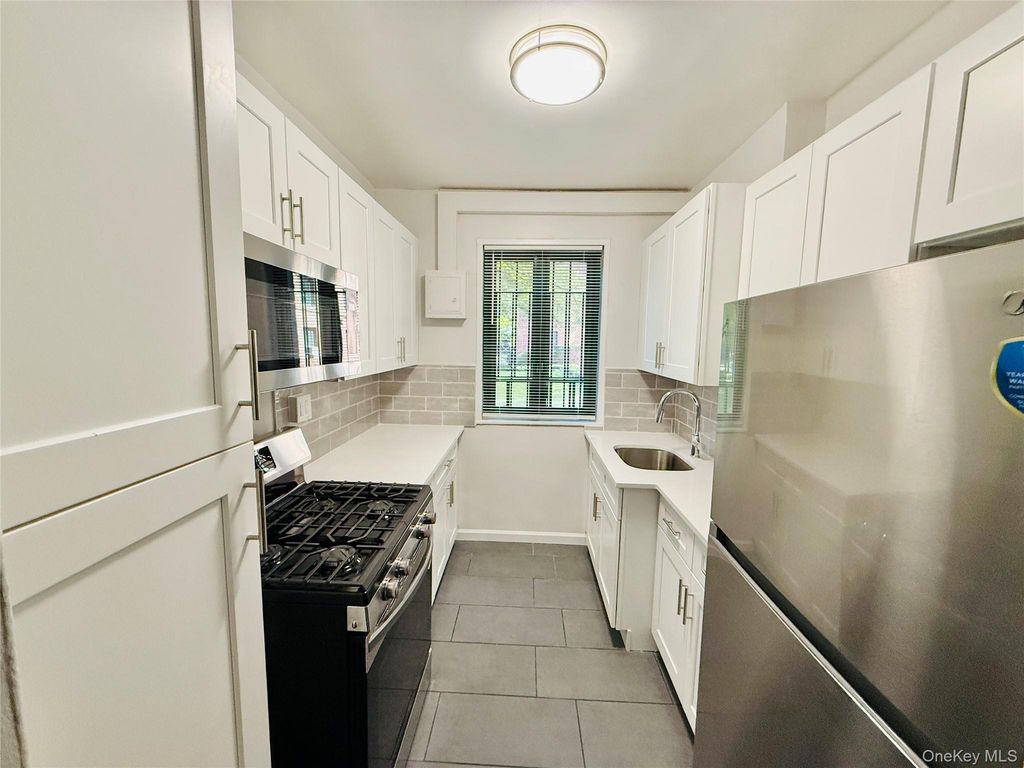 1562 Unionport Road MD, Bronx, NY 10462 — exterior