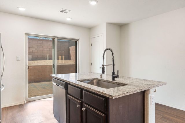 480 Chafey Drive SW, Los Lunas, NM 87031