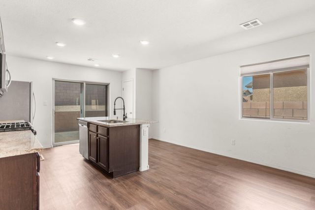 480 Chafey Drive SW, Los Lunas, NM 87031