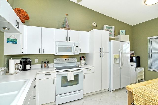9610 CLUB SOUTH CIRCLE 4302, Sarasota, FL 34238