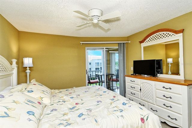 9610 CLUB SOUTH CIRCLE 4302, Sarasota, FL 34238