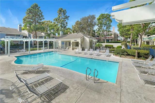 7532 Seaspring 104, Huntington Beach, CA 92648