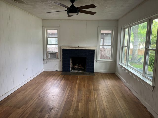 4060 Mt Vernon Avenue, Fort Worth, TX 76103